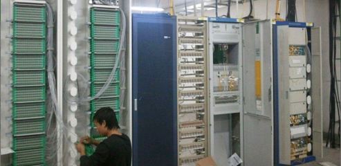 光通信設(shè)備選購指南 供應(yīng)1分32光分路器箱廠家與報(bào)價(jià)解析